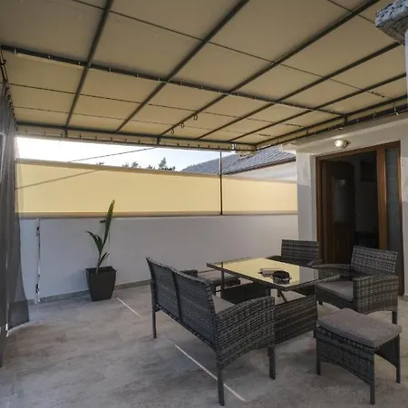 Apartment Tina Grizane-Belgrad